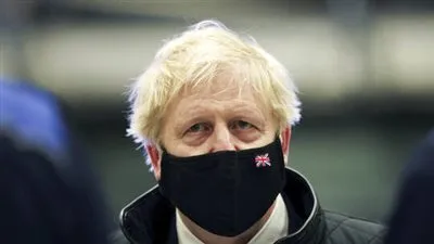 خبراء بريطانيون: رفع قيود كورونا خطوة 