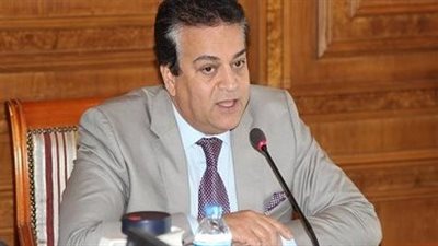 محافظ بورسعيد يلتقي وزير التعليم العالي لمتابعة إنشاء مستشفى الجامعة