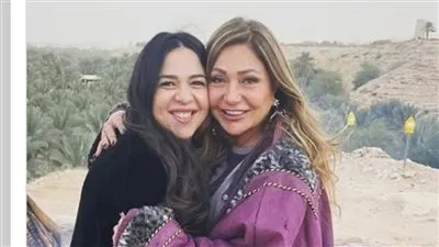 برفقة إيمي سمير غانم.. ليلى علوي في أحدث ظهور لها 