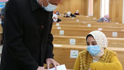 رئيس جامعة المنوفية يتفقد اختبارات الترم الأول بكلية التربية النوعية بأشمون