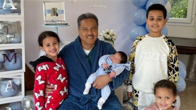 شاهد أول صورة لمحمد عبده مع مولده الجديد سلمان من زوجته الفرنسية 