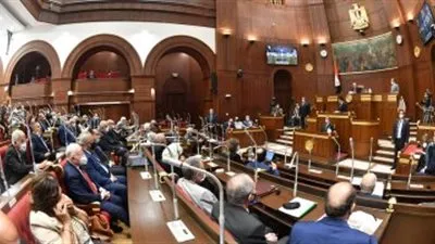 أبرزها الحفاظ على المواعيد وتنفيذ الأوامر.. 11 التزاما على العامل بالقانون الجديد