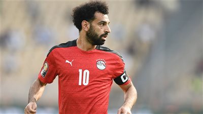 صلاح يحتفل مع الجماهير المصرية بالصعود إلى نصف نهائي كأس الأمم