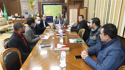 محافظ المنوفية يلتقي بمسئولي التنمية المحلية والبيئة لتفعيل منظومة المخلفات الجديدة