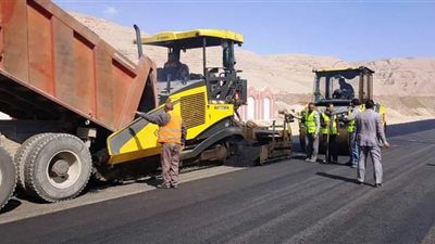 بتكلفة 9 مليون جنيه.. رصف طريق مدارس المناهل بحي الكوثر بسوهاج