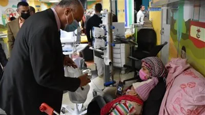 وفد من جامعة السادات بمحافظة المنوفية يزور مستشفى سرطان الأطفال 
