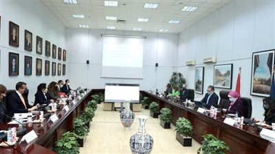 وزير السياحة والآثار يتابع استعدادات استقبال مؤتمر الـ 27 لاتفاقية تغير المناخ COP27