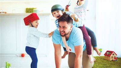 خبيرة: تلبية احتياجات الأبناء ليست تربية (فيديو)