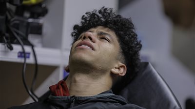 عمار حمدي يبدأ جلسات العلاج الطبيعي بشكل خفيف