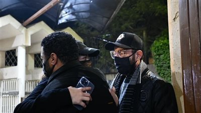 أحمد زاهر وابنته ليلى يساندان للفنان محمد جمعة في وفاة والدته 