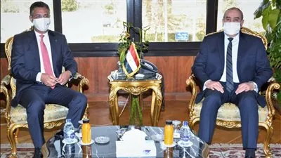 وزير الطيران المدني يبحث أوجه التعاون مع رئيس الهيئة القومية للبريد 