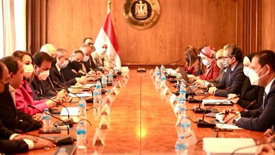 اجتماع للسياحة والصناعة والتعليم العالي للتجهيز لمنتدى سان بطرس برج الدولي 