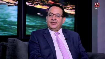 طبيب نفسي يكشف سبب فشل زواج المشاهير