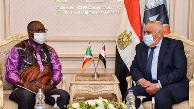 مباحثات بين 