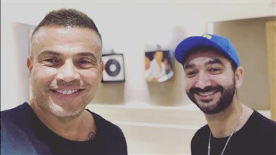 نادر حمدي ينشر صورة له بصحبه عمرو دياب 