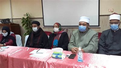 محافظ أسوان يتابع جلسات توعية المرأة بقرى حياة كريمة