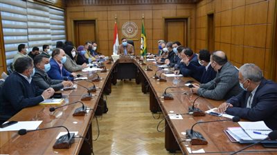 لتطبيق منظومة ناجحة.. محافظ الدقهلية يجتمع بمسئولي الإعلانات 