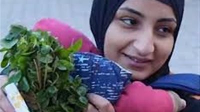 القصة الكاملة لبائعة النعناع التي هزت مشاعر رواد التواصل الاجتماعي