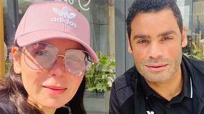 بإطلالة صباحية.. شاهد لقاء الخميسي في أحدث ظهور لها مع زوجها