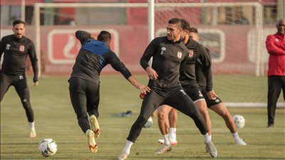 علي معلول يشارك في المران الجماعي للأهلي اليوم