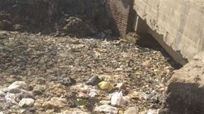 ممتلئة قمامة وحشرات.. ترعة بكفر قورص بالمنوفية تهدد حياة الأهالي (فيديو وصور)