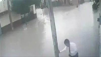 كيف تنقذ مصاب الصعق الكهربائي أثناء الأمطار × 6 خطوات؟