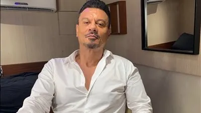 عباس أبو الحسن يدافع عن إبراهيم عيسى: