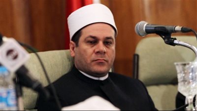 هل القُبلة في الأفلام حرام؟.. مظهر شاهين يرد