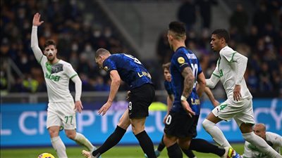 إنتر ميلان يسقط أمام ساسولو ويقدم هدية غالية إلى الروسونيري (فيديو)