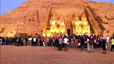 وزير السياحة: إقبال كبير لرؤية تعامد الشمس على وجه الملك رمسيس (فيديو)