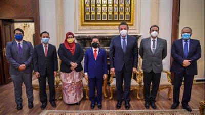 خالد عبد الغفار يستقبل السفير الماليزي لبحث التعاون بالقطاع الصحي (صور)