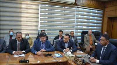 محافظ الدقهلية يعقد اجتماعا لبحث التسليم المبدئي لمشروعات حياة كريمة بشربين