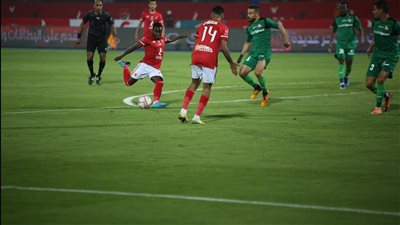 الأهلي يقسو على المقاصة برباعية ويستعيد قمة الدوري المصري