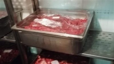 إعدام نصف طن مواد غذائية فاسدة في حملة لصحة البحر الأحمر 