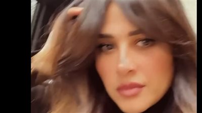 شاهد أحدث إطلالة جذابة لياسمين عبد العزيز