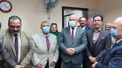 بالصور.. رئيس جامعة بنها يفتتح مركز علاج الأسنان