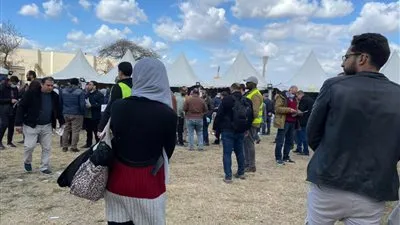 توافد الناخبين بعد صلاة الجمعة للإدلاء بأصواتهم في انتخابات 