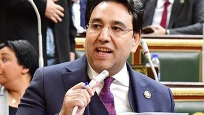 برلماني يطالب 