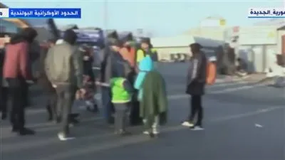 شاهد.. لقطات ترصد نزوح الأوكرانيين خارج بلادهم