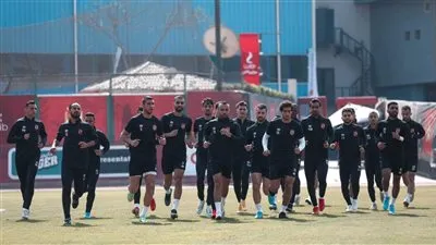 نجم الأهلي يبدأ الجري حول الملعب
