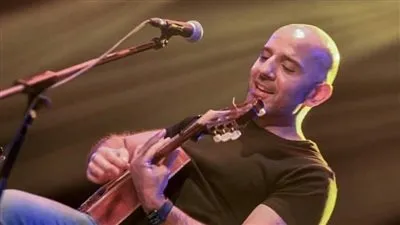  بشر يطلق أغنية 