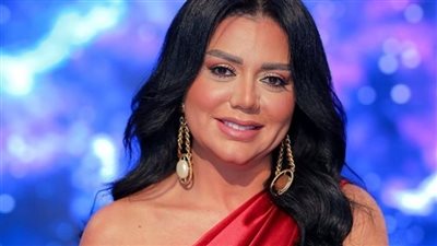 رانيا يوسف تثير إعجاب الجمهور بإطلالة حمراء