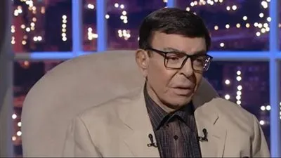 صديقة سمير صبري تكشف عن مستجدات حالته الصحية: 15 دكتور يعالجونه