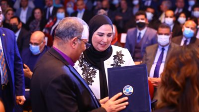 الهيئة القبطية الإنجيلية تكرم وزيرة التضامن الاجتماعي