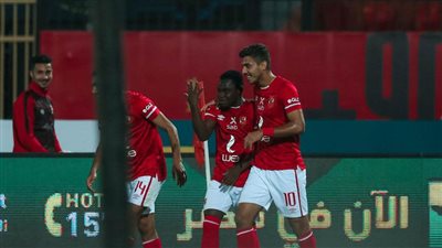 موسيماني يستقر على رباعي دفاع الأهلي أمام المريخ السوداني