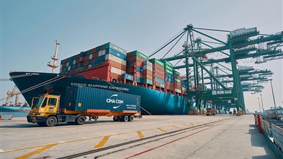 ميناء الملك عبد العزيز يسجّل رقمًا قياسيًا بمناولة أكثر من 18 ألف حاوية نمطية على سفينة واحدة