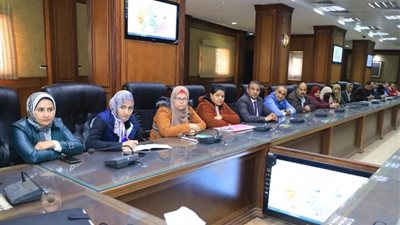 نائب محافظ سوهاج يجتمع بأعضاء الغرفة المركزية لمتابعة مقترحات 