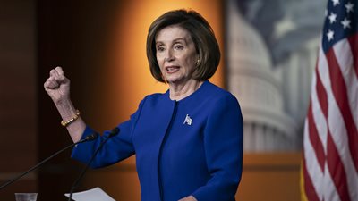 بيلوسي: مجلس النواب الأمريكي يدرس فرض حظر على النفط الروسي