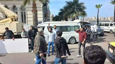 بيومي فؤاد يتسبب في شلل مروري بكورنيش الإسكندرية (صور)