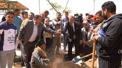 رئيس جامعة سوهاج يشارك في فعاليات اليوم الثاني للأسبوع البيئي الخامس